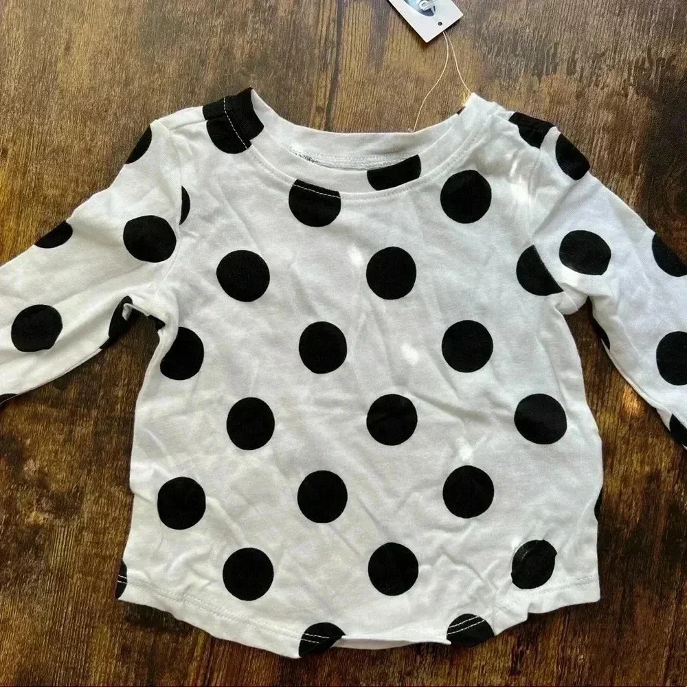BUNDLE: 2 Old Navy- infant long sleeve t-shirts. Size: 0-3mos